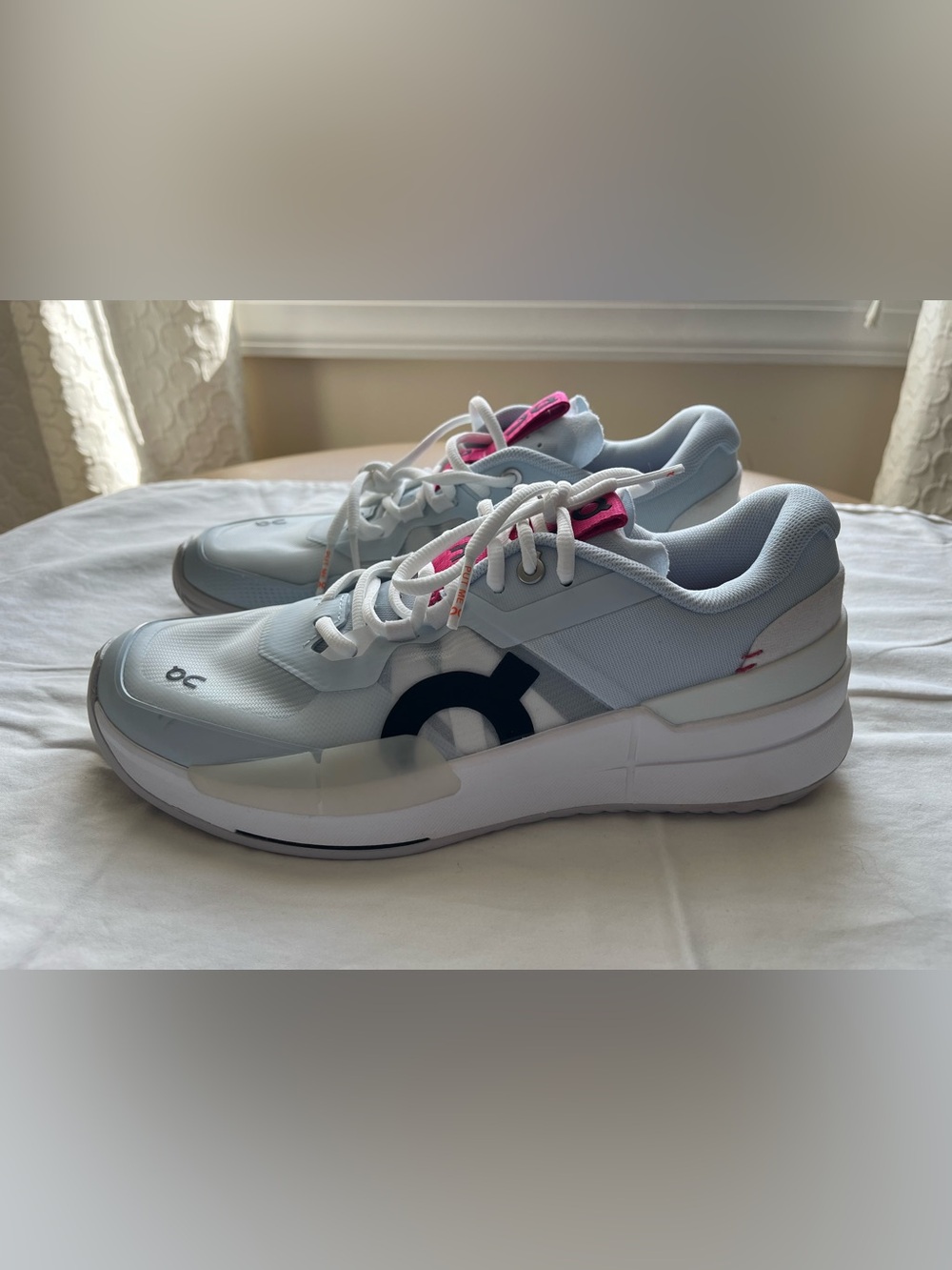 On Clouds The Roger Pro 2 Tennis Court Shoe in Arctic Pink Sz 9.5 - Picture 2 of 9